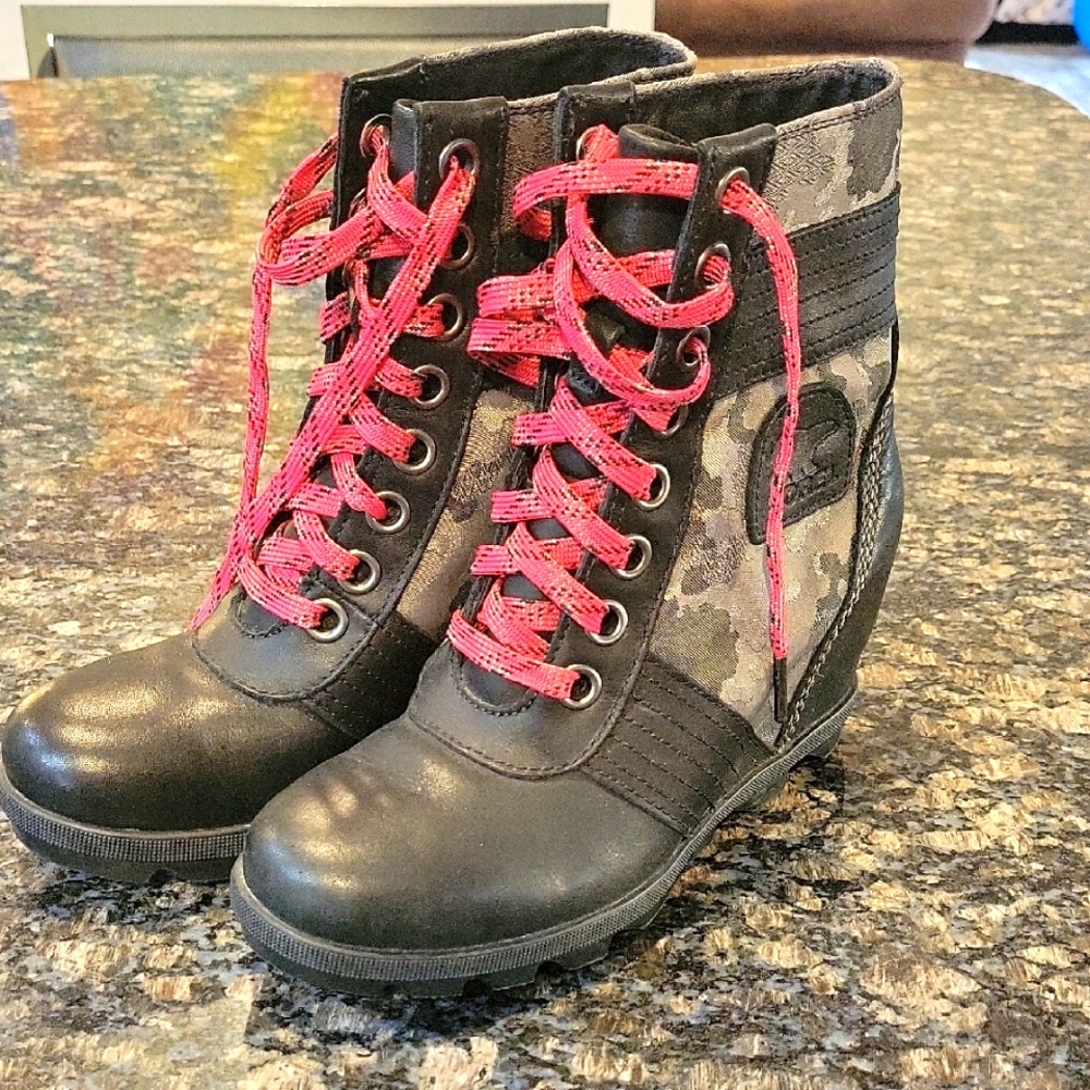 Sorel womens wedge boot